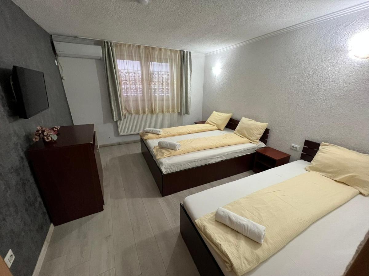 Vila Delia Hotel Oradea Exterior photo